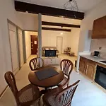 Charming Authentic Apartment In Central Location