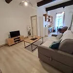 Charming Authentic Apartment In Central Location