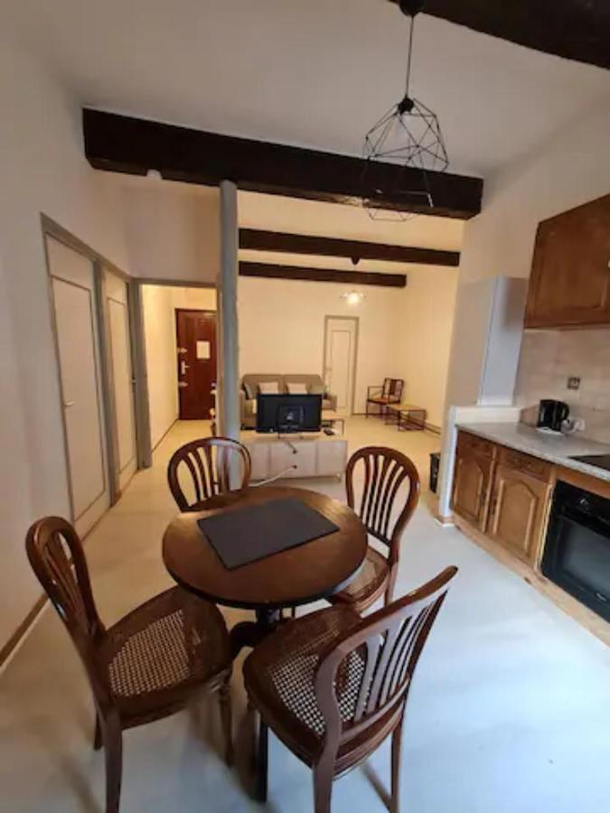 Charming Authentic In Location Apartment